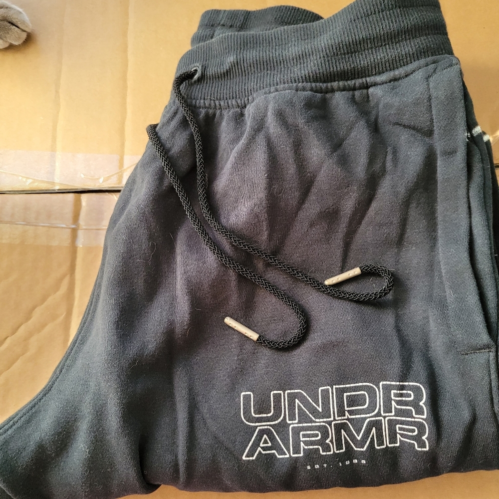 Mens Small Under Armour Joggers